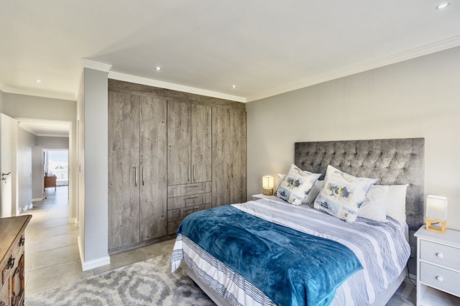 4 Bedroom Property for Sale in Yzerfontein Western Cape